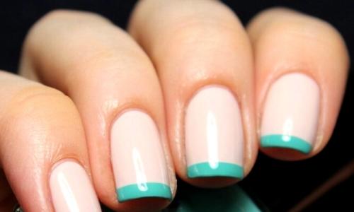 Как да лакирате ноктите си с два цвята